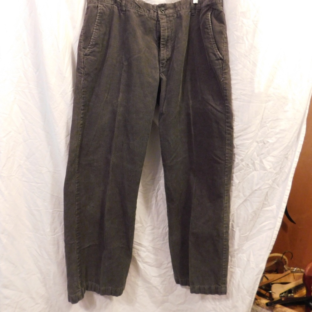 IZOD Pinwale Gray Corduroys Men's 38/30